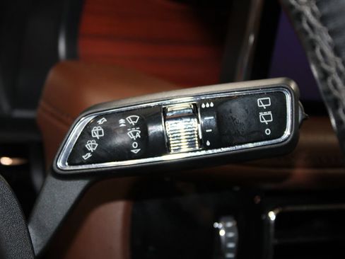 Used 2022 Lincoln Nautilus Reserve w/ Equipment Group 201A FWD image 39