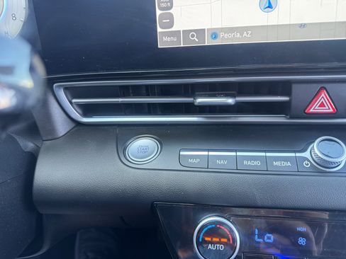 Used 2024 Hyundai Elantra SEL FWD image 30