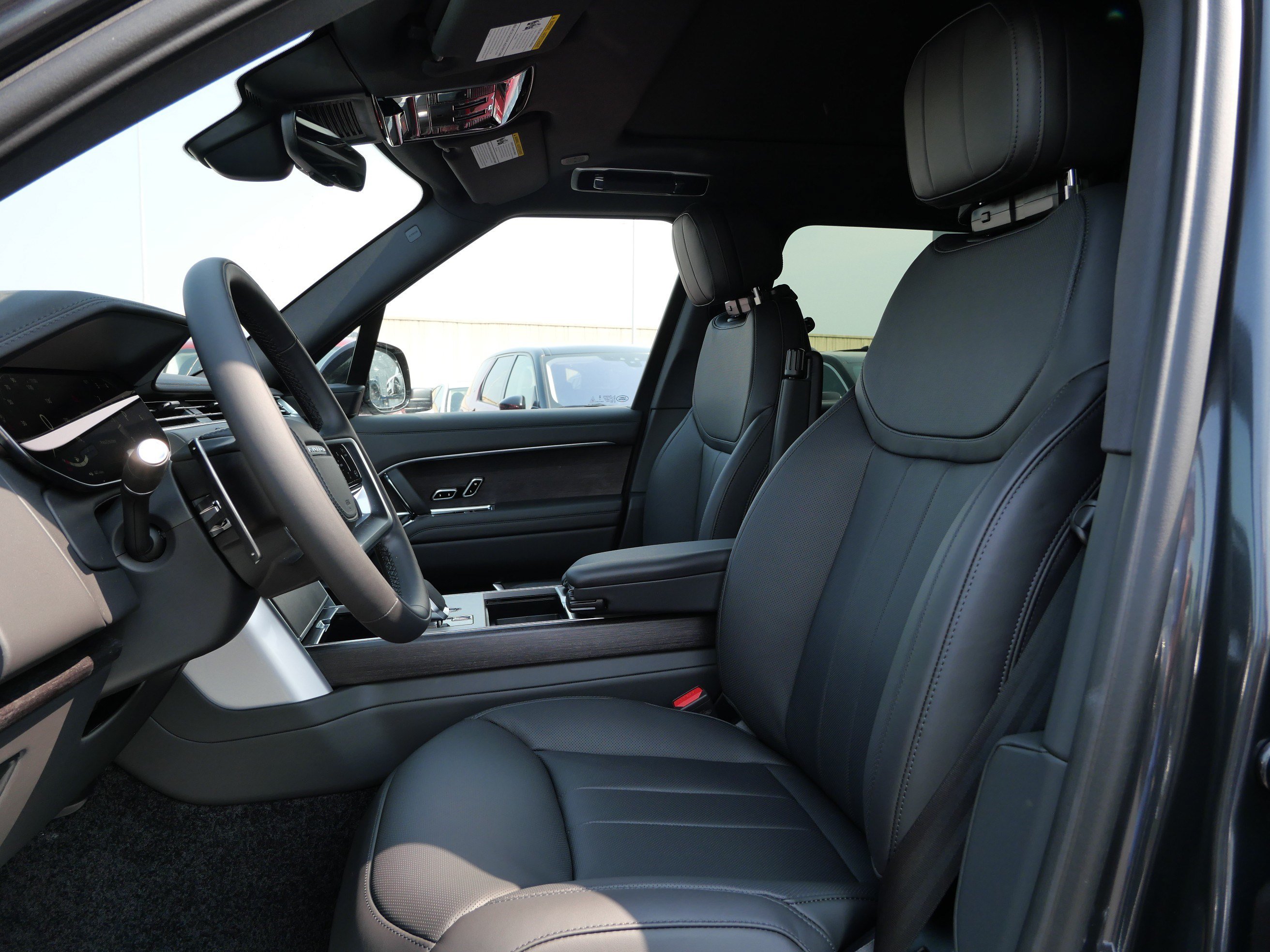 New 2026 Land Rover Range Rover SE AWD/4WD image 3