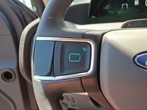 Certified 2025 Ford Expedition Active AWD/4WD image 24