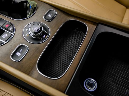 Used 2023 Bentley Bentayga Extended Wheelbase AWD/4WD image 58