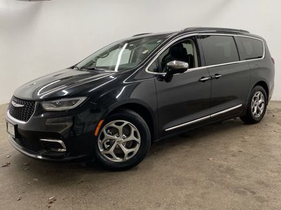 Used 2023 Chrysler Pacifica Limited