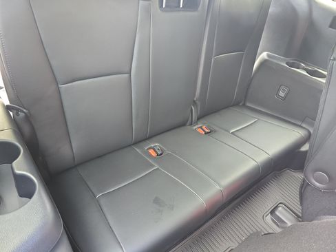 Used 2024 Toyota Highlander XSE FWD image 12