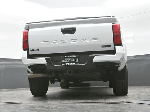 Used 2024 Toyota Tacoma TRD Sport AWD/4WD image 26