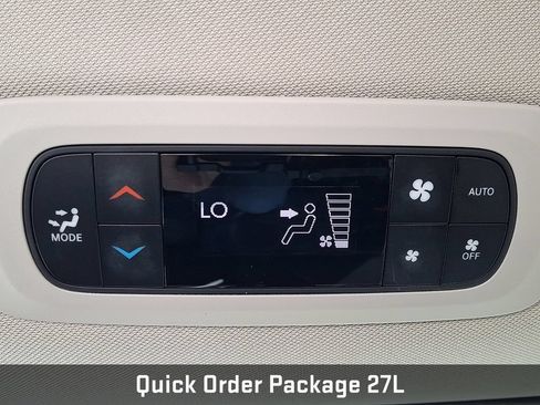 Used 2023 Chrysler Pacifica Touring-L FWD image 15