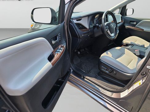 Used 2020 Toyota Sienna XLE Premium AWD/4WD image 26