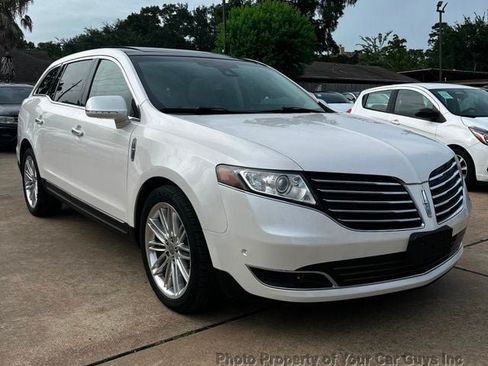 Used 2019 Lincoln MKT AWD image 4