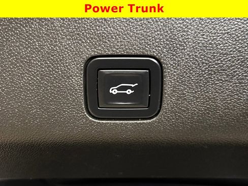 Used 2022 Chevrolet Tahoe Z71 w/ Luxury Package AWD/4WD image 35