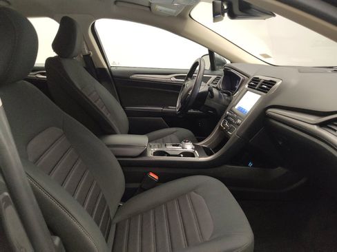 Used 2020 Ford Fusion SE image 21