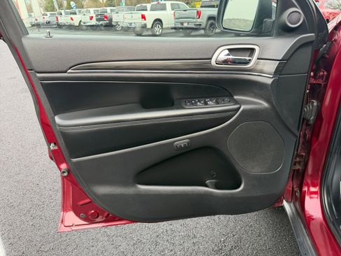 Used 2022 Jeep Grand Cherokee Limited image 17