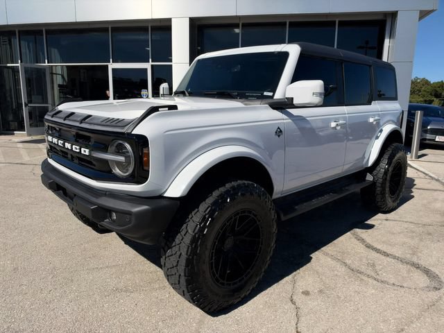 Used 2025 Ford Bronco Outer Banks AWD/4WD image 3