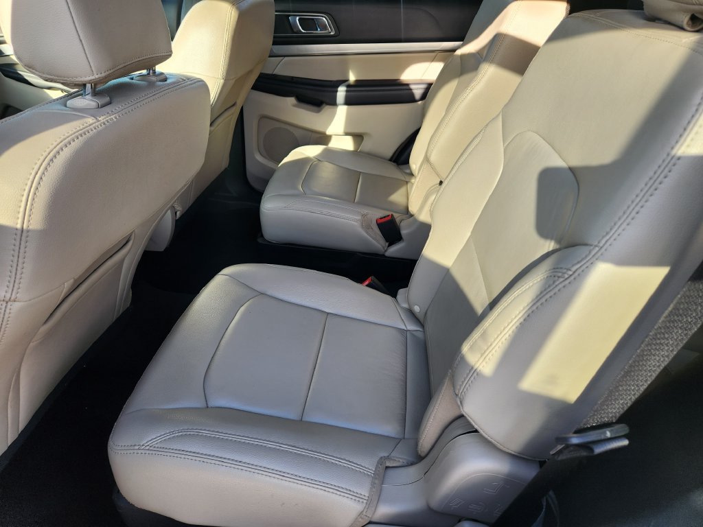 Used 2018 Ford Explorer XLT w/ Equipment Group 202A FWD image 23