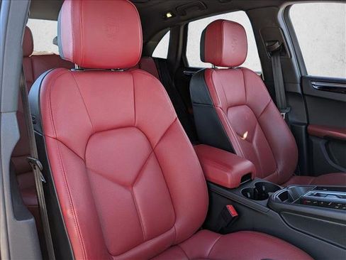 Used 2025 Porsche Macan Turbo image 24