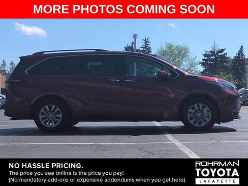 Used 2026 Toyota Sienna XLE FWD image 4