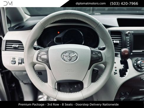 Used 2011 Toyota Sienna XLE w/ Premium Pkg FWD image 31