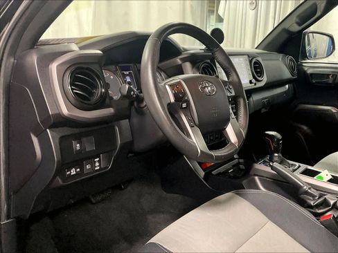Used 2022 Toyota Tacoma TRD Off-Road image 8