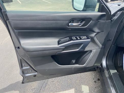 Used 2023 Nissan Pathfinder SL w/ Lighting Package (N92) image 10