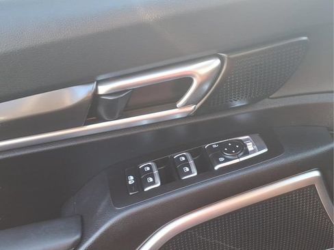 Used 2024 Kia Telluride S w/ S Sunroof Package FWD image 17