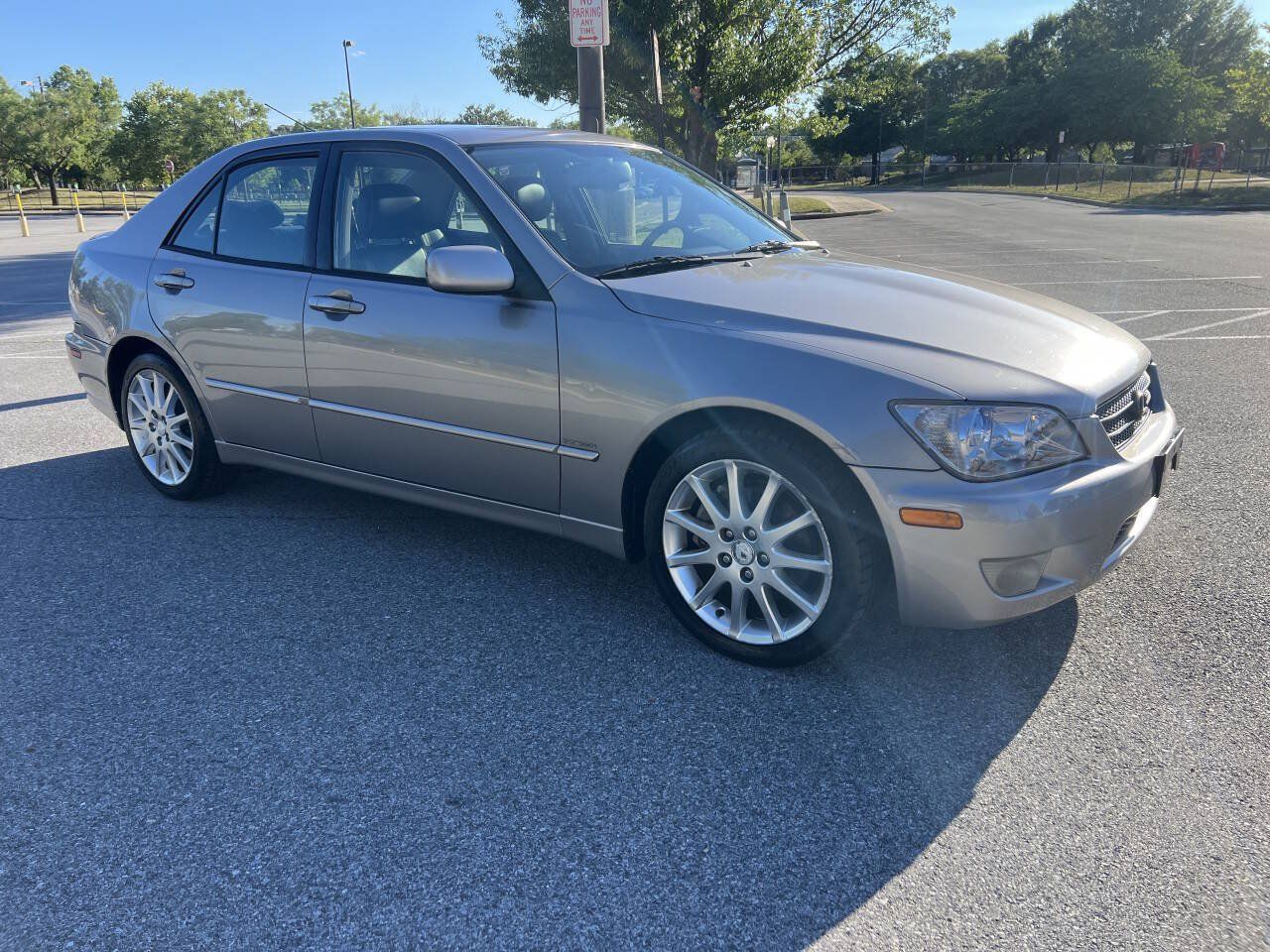 Used 2003 Lexus IS 300 RWD image 4