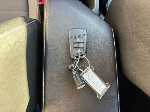 Used 2025 Volkswagen Jetta SE image 22