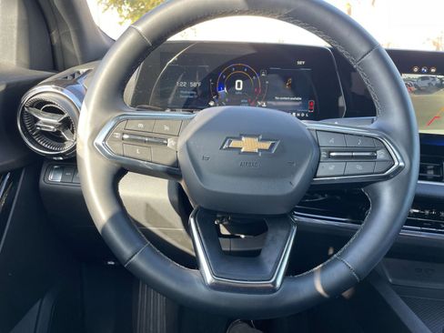 Used 2025 Chevrolet Equinox LT image 34