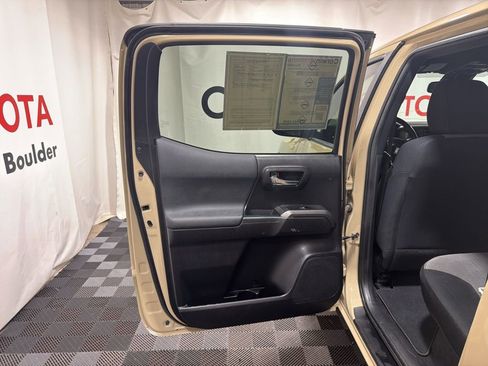 Used 2020 Toyota Tacoma TRD Off-Road w/ Technology Package image 18