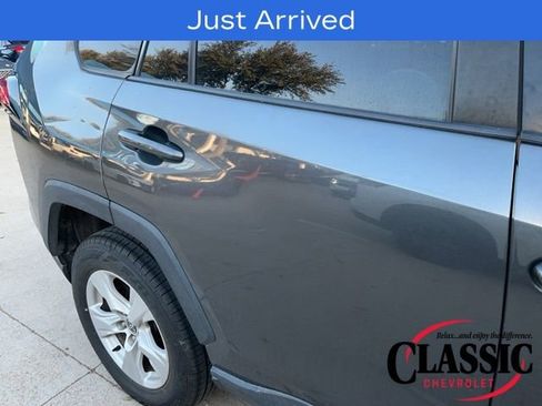 Used 2021 Toyota RAV4 XLE image 11