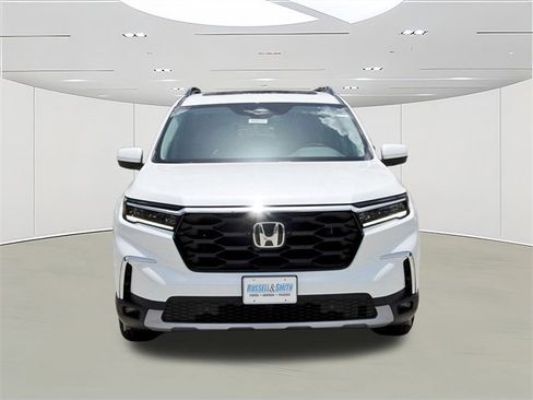 New 2025 Honda Pilot Touring image 2