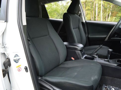 Used 2016 Toyota RAV4 LE FWD image 17
