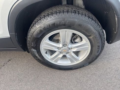 Used 2022 Chevrolet Trax LS w/ Tint and Cruise Package image 23