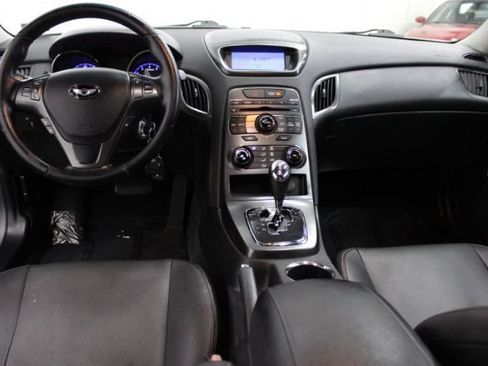 Used 2011 Hyundai Genesis 2.0T RWD image 2
