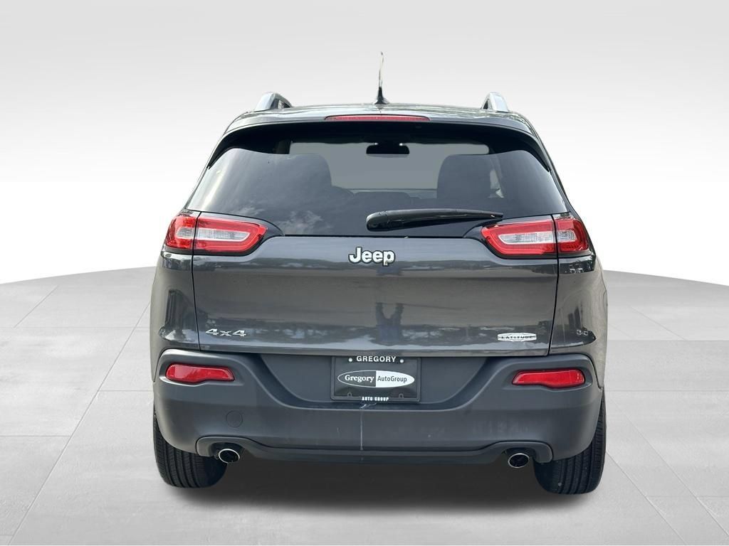 Used 2014 Jeep Cherokee Latitude w/ Cold Weather Group AWD/4WD image 9