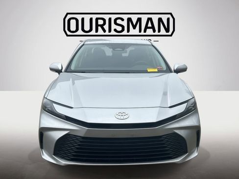 Used 2025 Toyota Camry LE image 13