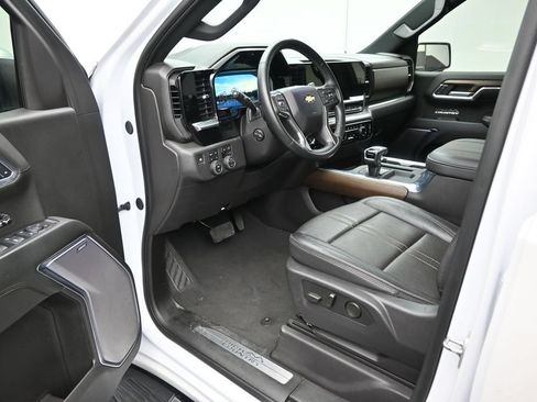 Used 2024 Chevrolet Silverado 1500 High Country AWD/4WD image 11