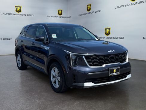 Used 2025 Kia Sorento LX FWD image 7