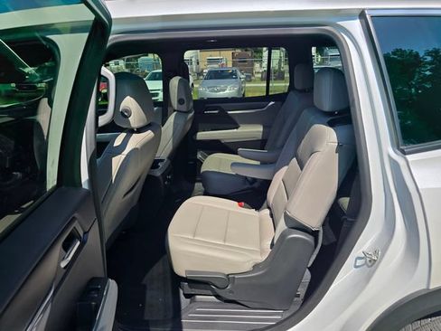 Used 2025 GMC Acadia Elevation w/ Elevation Premium Package FWD image 27