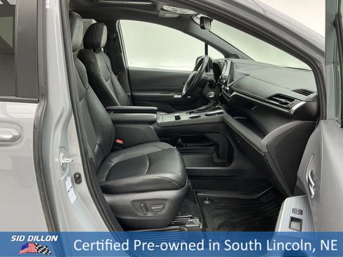 Used 2022 Toyota Sienna XLE Woodland Edition image 27