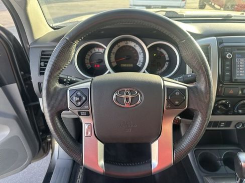 Used 2014 Toyota Tacoma 4x4 Double Cab w/ SR5 Package image 7