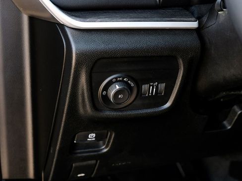 Used 2023 Jeep Grand Cherokee Limited image 37