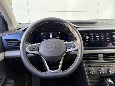 Used 2022 Volkswagen Taos SE image 14