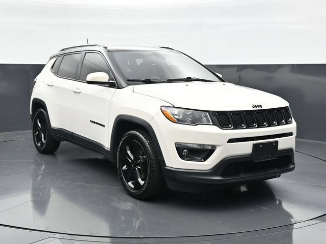 Used 2018 Jeep Compass Latitude FWD image 4