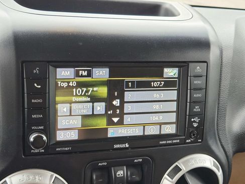 Used 2013 Jeep Wrangler Unlimited Sahara w/ Dual Top Group AWD/4WD image 29
