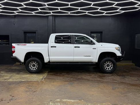 Used 2018 Toyota Tundra SR5 w/ TRD Off Road Package image 10