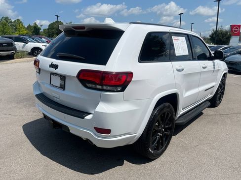 Used 2022 Jeep Grand Cherokee Laredo X RWD image 6