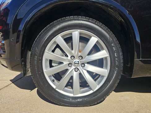 Used 2017 Volvo XC90 T6 Momentum w/ Vision Package image 14