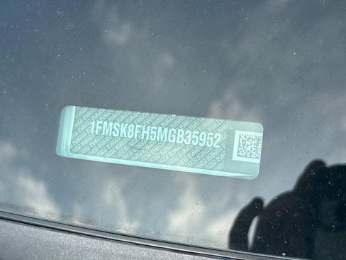 Used 2021 Ford Explorer Limited w/ Equipment Group 301A image 7