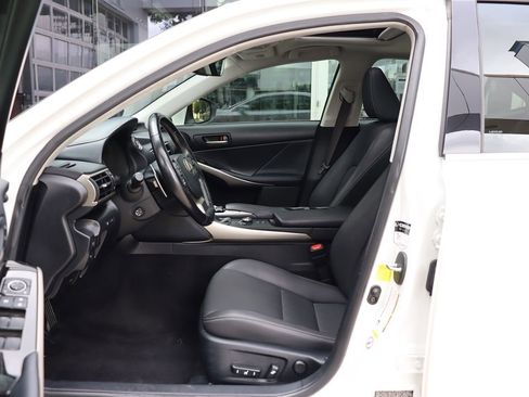 Used 2018 Lexus IS 300 AWD image 31