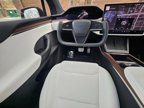 Used 2022 Tesla Model X image 4