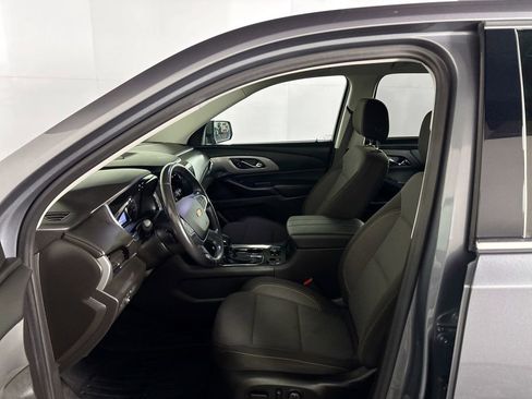 Used 2021 Chevrolet Traverse LT image 11