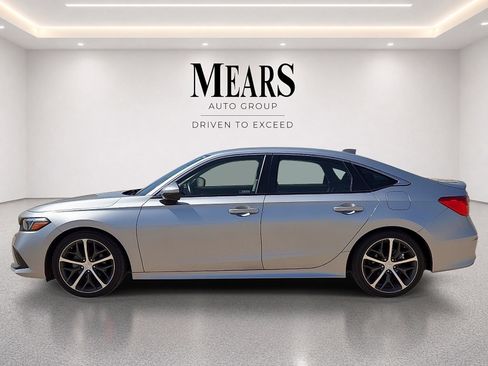 Used 2023 Honda Civic Touring image 2